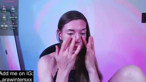 larawinters online show from November 2025 09:50:02 PM