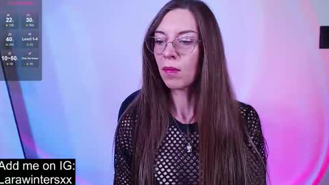 larawinters online show from November 2025 10:00:02 PM