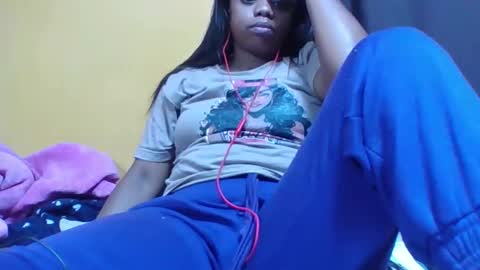 larissa645771 online show from April 2026 06:00:01 PM