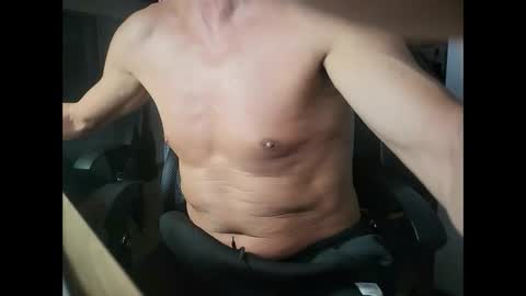 Larop49 online show from May 2026 07:32:01 PM