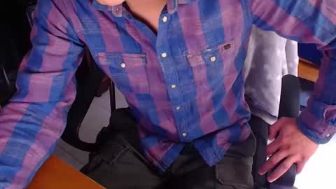 Snapshot of larry_art_a chatting on February 2026 09:09:02 PM Larry online show from February 2026 09:09:02 PM