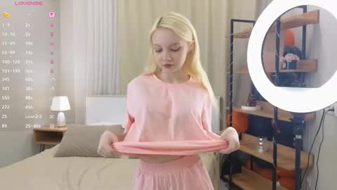 Emilia for my friends Amy online show from November 2025 01:28:01 AM