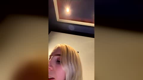 Snapshot of latenightkash chatting on February 2026 06:31:01 AM Roxy blue online show from February 2026 06:31:01 AM