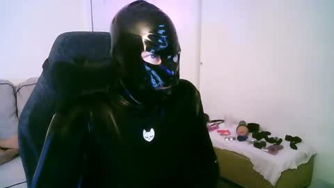 Snapshot of latexminheadroom chatting on May 2026 11:01:04 PM latexminheadroom online show from May 2026 11:01:04 PM