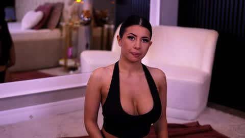 Snapshot of latinaloco chatting on April 2026 03:39:01 PM Latina online show from April 2026 03:39:01 PM