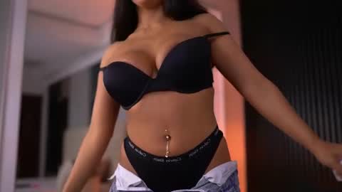 Latina online show from July 2026 06:12:01 PM