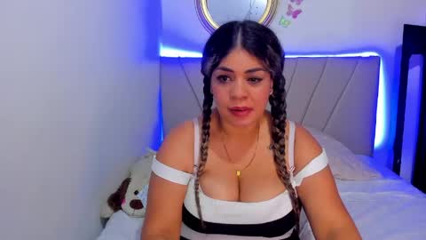 latinamav22 online show from April 2026 10:14:02 PM