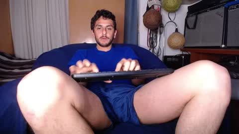 Snapshot of latincurious0 chatting on September 2025 03:00:01 AM Juanito online show from September 2025 03:00:01 AM