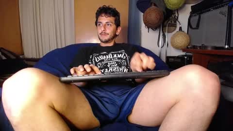 Snapshot of latincurious0 chatting on October 2025 01:58:02 AM Juanito online show from October 2025 01:58:02 AM