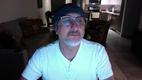 Snapshot of latinnous chatting on January 2025 03:04:02 AM QS - INDEPENDENT MODEL online show from January 2025 03:04:02 AM