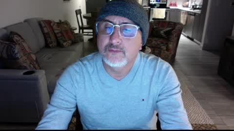 Snapshot of latinnous chatting on February 2025 03:55:02 AM QS - INDEPENDENT MODEL online show from February 2025 03:55:02 AM