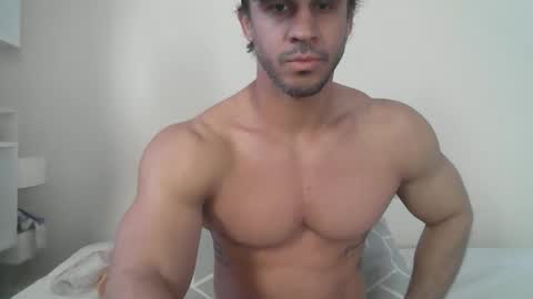 latino_rodri online show from April 2026 06:28:01 AM