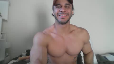 latino_rodri online show from May 2026 06:43:01 AM