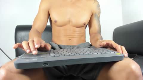 Snapshot of latinshamansex chatting on November 2025 07:03:02 AM LatinShaman online show from November 2025 07:03:02 AM