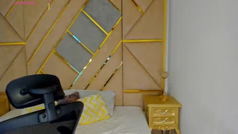 LEANDRO online show from November 2025 12:23:01 AM