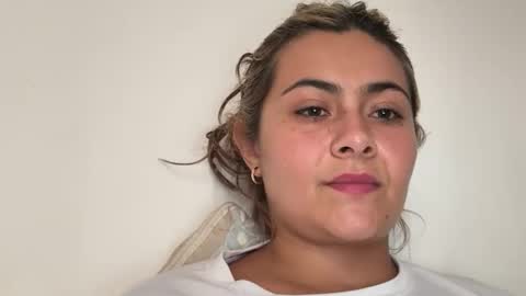 Snapshot of lauglow chatting on December 2025 01:42:01 PM MiaBelle online show from December 2025 01:42:01 PM