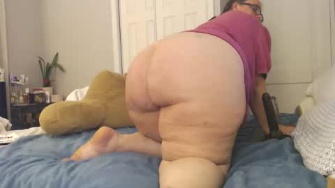 Snapshot of laulauma chatting on May 2026 01:57:16 AM LauLauMa online show from May 2026 01:57:16 AM