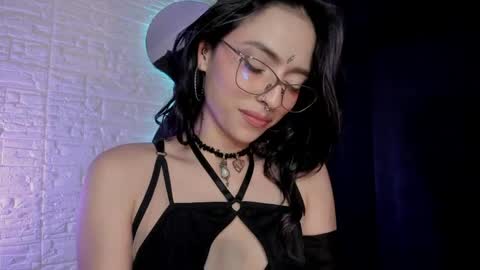 Laura Switch Girl online show from May 2026 06:18:01 AM