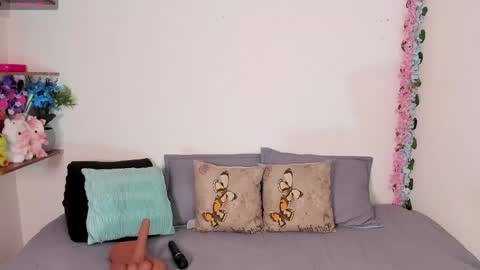 laura1__ online show from April 2026 11:13:02 PM