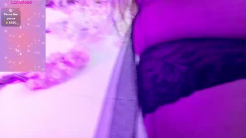 Snapshot of laura__castillo_ chatting on May 2026 12:24:02 PM online show from May 2026 12:24:02 PM