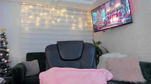 laura cruz online show from December 2024 03:41:01 AM