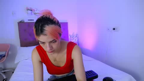 Snapshot of laura_candy02 chatting on January 2025 03:44:01 PM LAURA online show from January 2025 03:44:01 PM