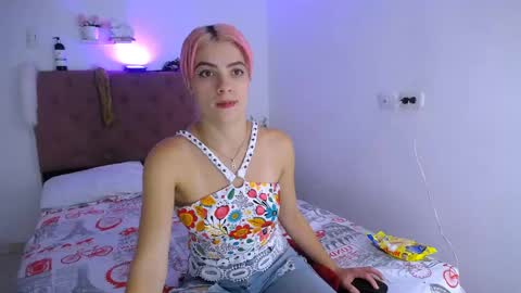 Snapshot of laura_candy02 chatting on February 2025 02:27:02 PM LAURA online show from February 2025 02:27:02 PM