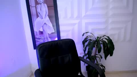 Snapshot of laura_candy02 chatting on November 2025 02:06:02 PM LAURA online show from November 2025 02:06:02 PM