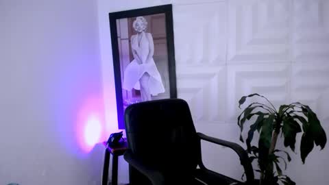 Snapshot of laura_candy02 chatting on November 2025 05:34:02 PM LAURA online show from November 2025 05:34:02 PM