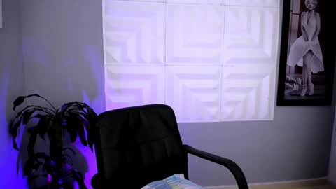 Snapshot of laura_candy02 chatting on November 2025 05:15:02 PM LAURA online show from November 2025 05:15:02 PM