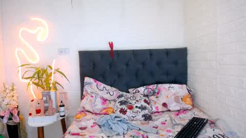 LAURA online show from April 2026 03:28:01 PM