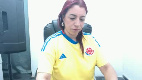 Snapshot of laura_craizy chatting on June 2026 02:34:02 AM CALL ME LOVE LAURA online show from June 2026 02:34:02 AM