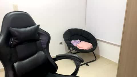 laura online show from October 2025 10:33:01 PM