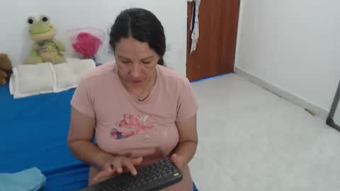 laura_foxx2379 online show from November 2025 04:44:01 PM