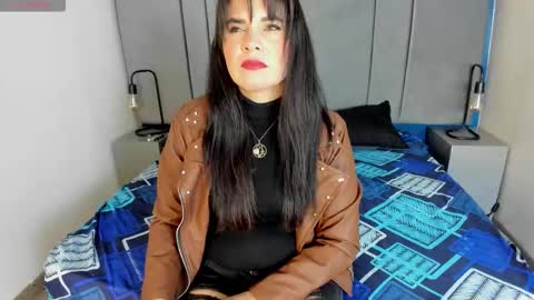 laura hotties online show from December 2025 01:51:01 PM