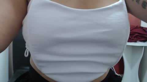  Laura  online show from September 2025 01:23:02 PM