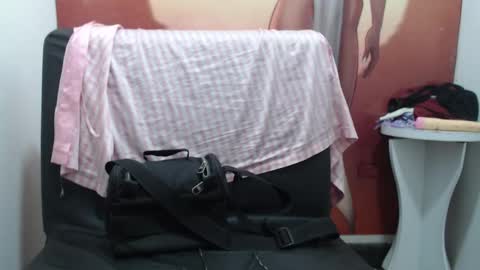  Laura  online show from September 2025 01:46:02 PM