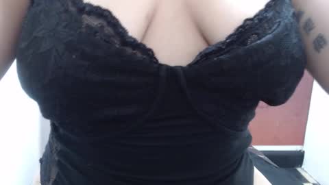  Laura  online show from January 2026 10:19:02 PM