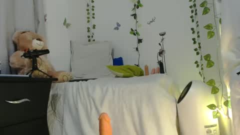 Snapshot of laura_lovingxxx chatting on February 2025 11:15:02 PM laura lovingxxx online show from February 2025 11:15:02 PM