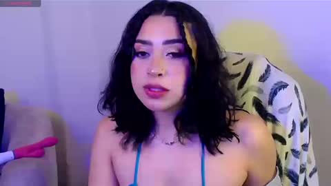 laura_pink01 online show from September 2025 04:40:01 PM