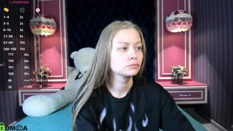 Snapshot of laura_pudd chatting on April 2026 03:06:01 PM Laura online show from April 2026 03:06:01 PM