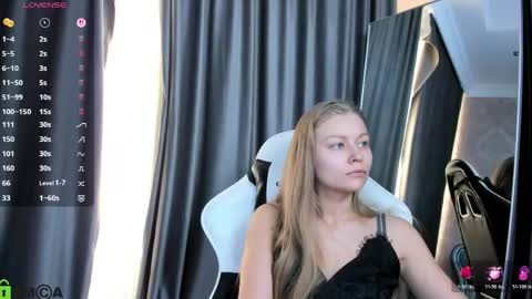 Snapshot of laura_pudd chatting on April 2026 09:54:01 AM Laura online show from April 2026 09:54:01 AM