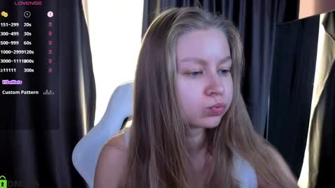 Snapshot of laura_pudd chatting on June 2026 10:04:01 AM Laura online show from June 2026 10:04:01 AM