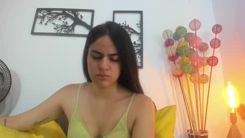 LAURA SOE online show from January 2025 04:36:01 PM