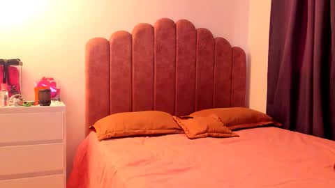 LAURA SOE online show from October 2025 04:08:01 PM