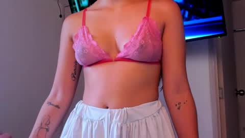 LAURA SOE online show from October 2025 08:53:02 PM