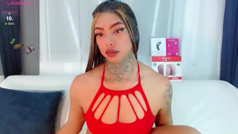 Snapshot of laura_sweet7 chatting on February 2026 05:46:02 AM Laura online show from February 2026 05:46:02 AM