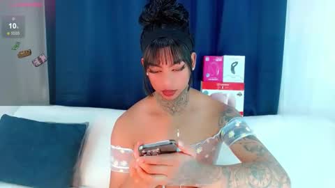 Snapshot of laura_sweet7 chatting on February 2026 07:12:01 AM Laura online show from February 2026 07:12:01 AM