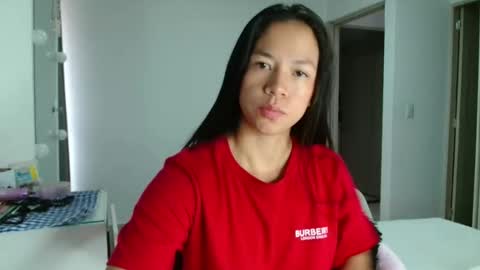 lauracb          online show from March 2026 03:17:01 PM