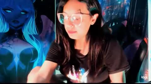 Snapshot of lauraohana chatting on December 2025 10:24:01 AM lauraohana online show from December 2025 10:24:01 AM